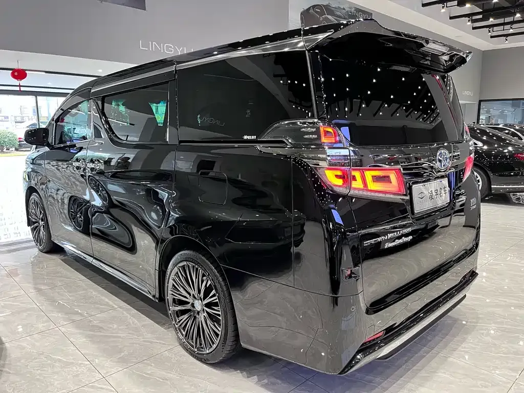 Toyota Vellfire — фото 7