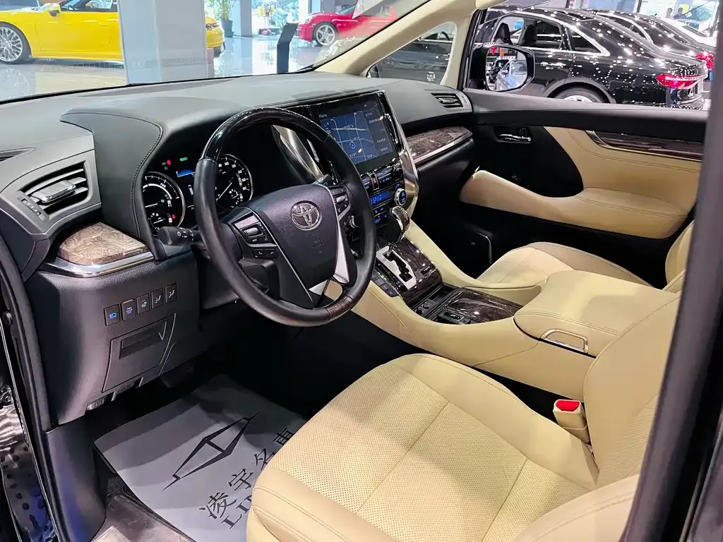 Toyota Vellfire — фото 8
