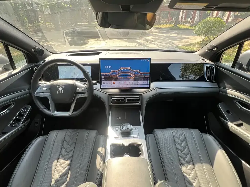 BYD L DM-i — фото 6