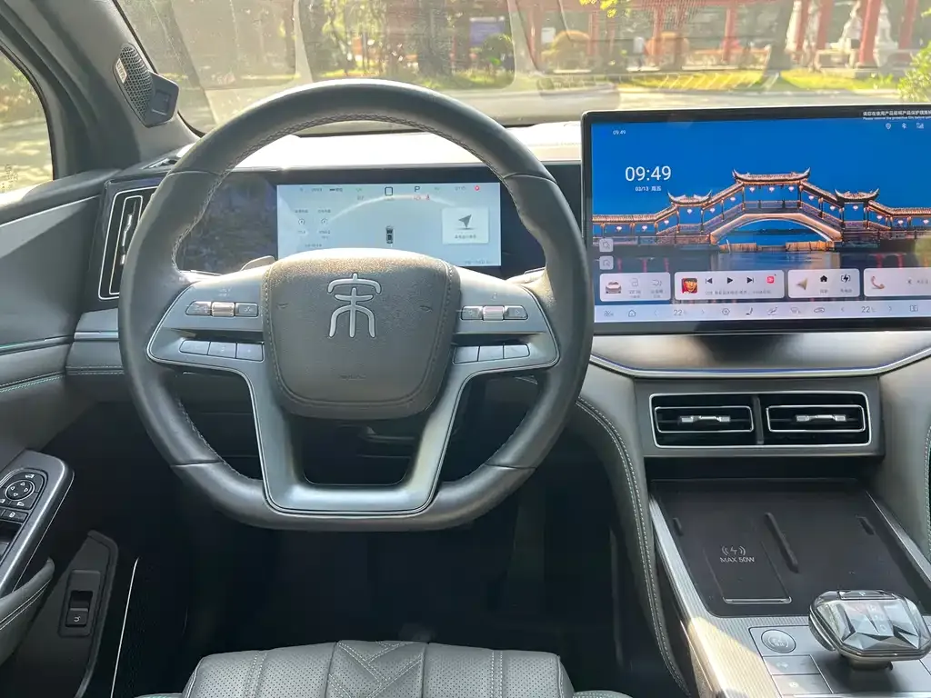 BYD L DM-i — фото 4