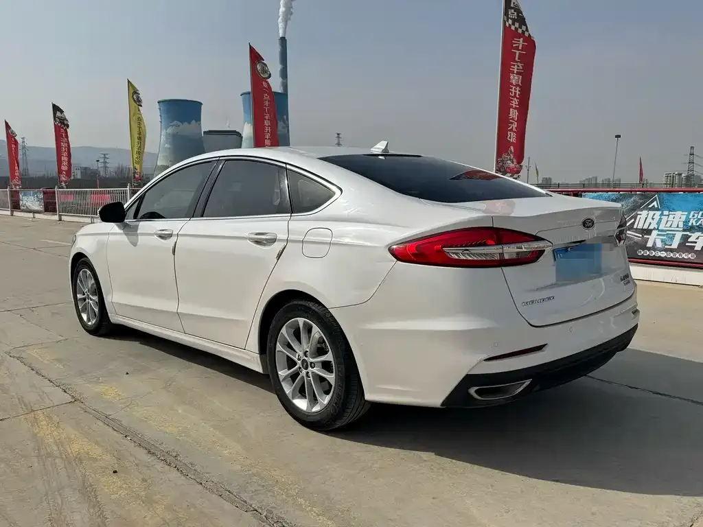 Ford Mondeo — фото 5