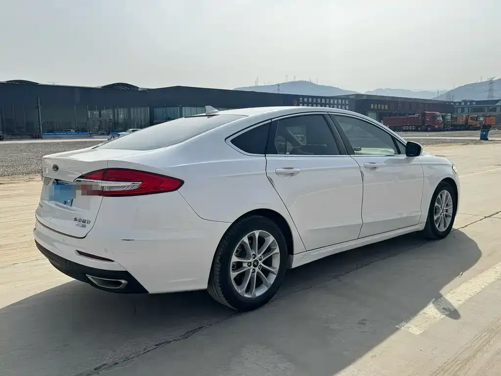 Ford Mondeo — фото 10