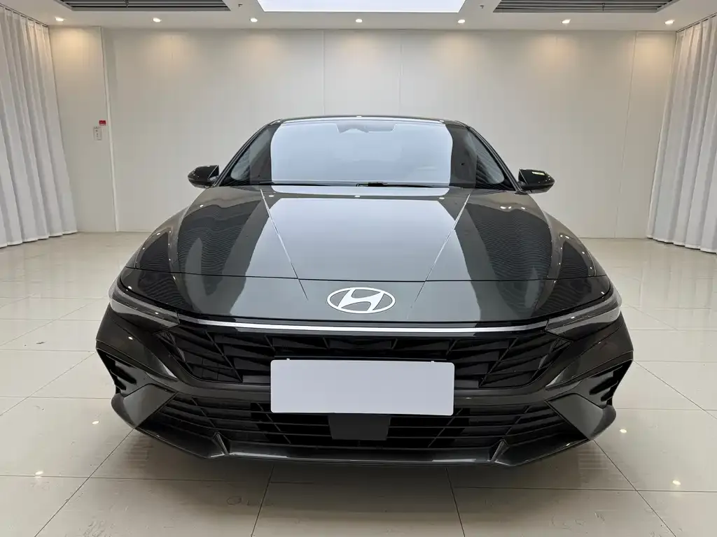 Hyundai Elantra — фото 2