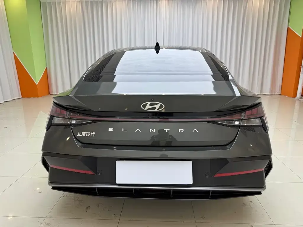 Hyundai Elantra — фото 5