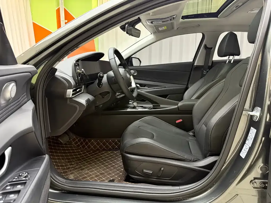 Hyundai Elantra — фото 4