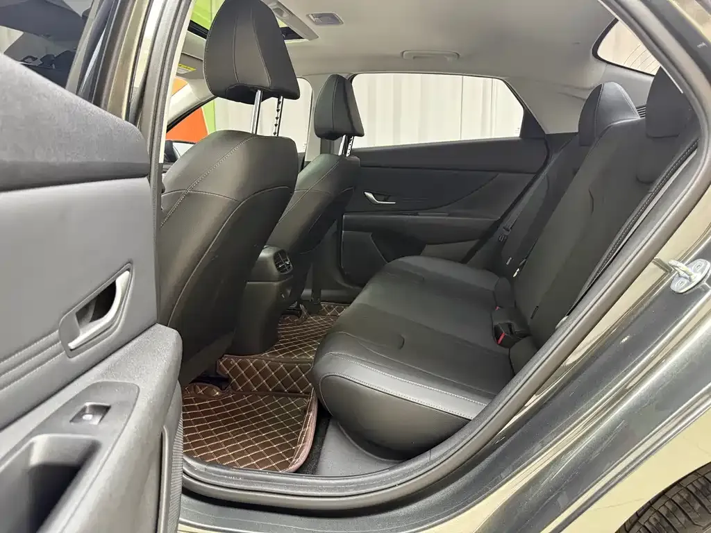 Hyundai Elantra — фото 3
