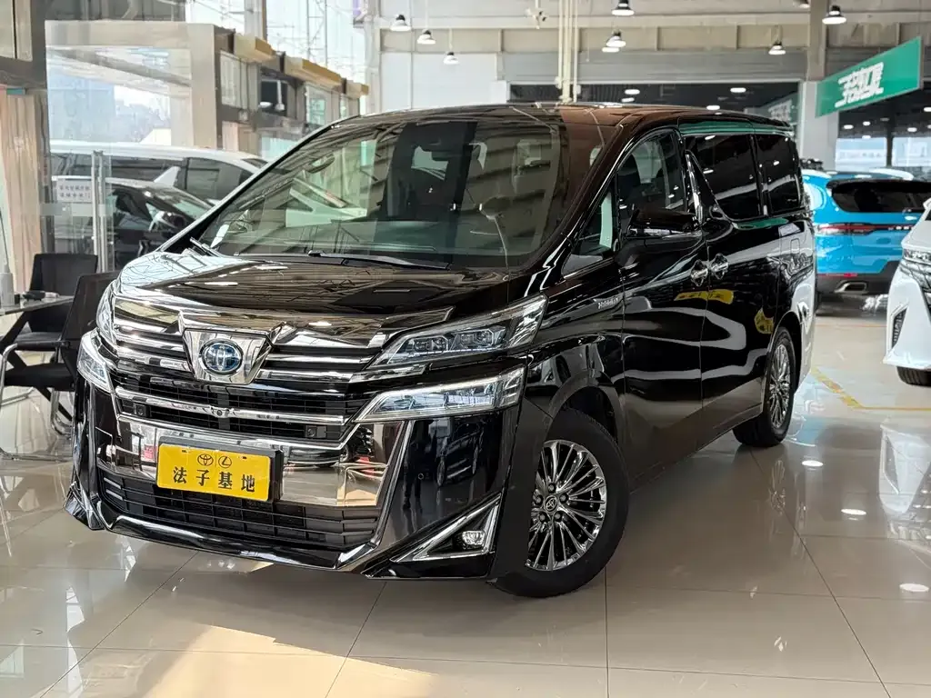 Toyota Vellfire — фото 1