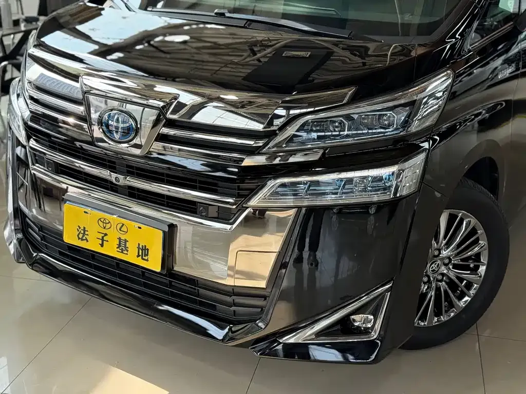 Toyota Vellfire — фото 4