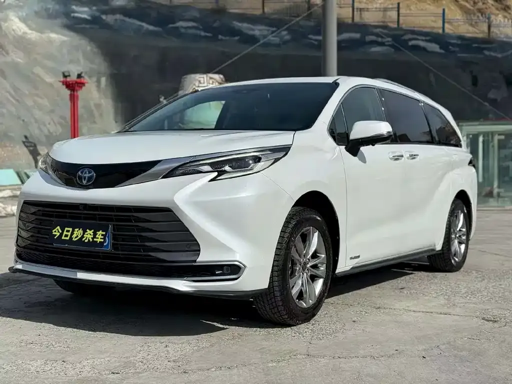 Toyota Sienna — фото 1