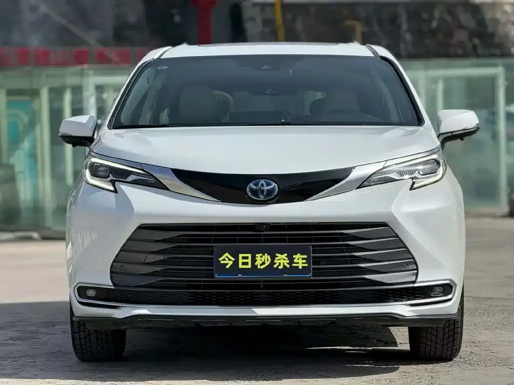 Toyota Sienna — фото 2