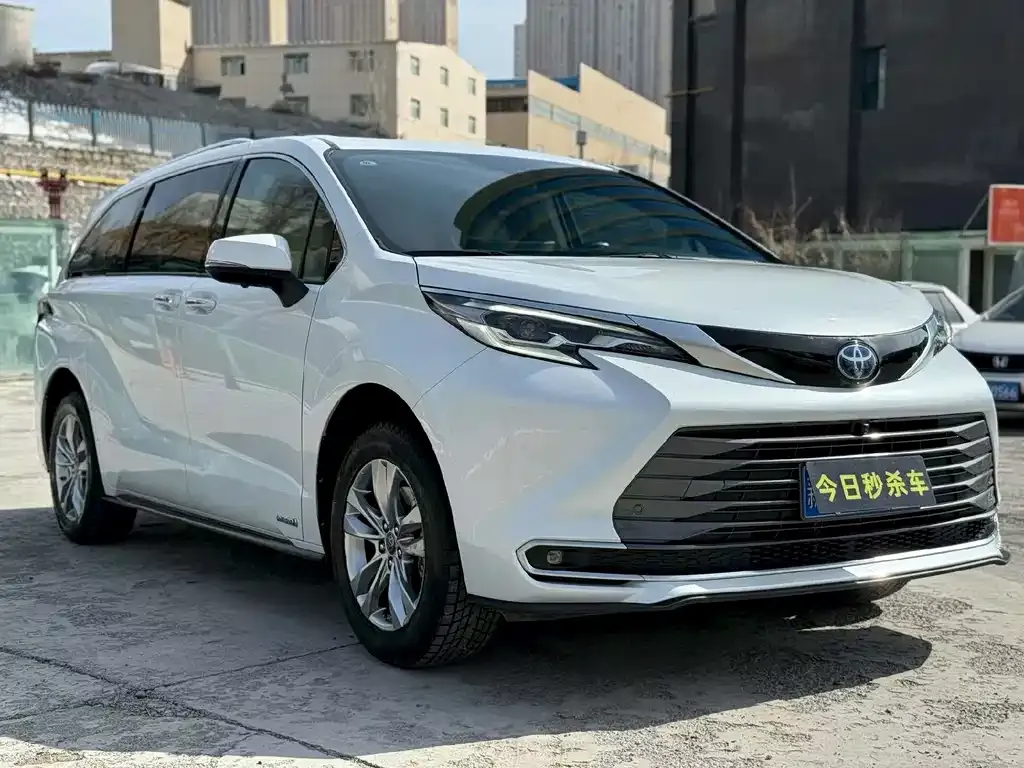 Toyota Sienna — фото 10