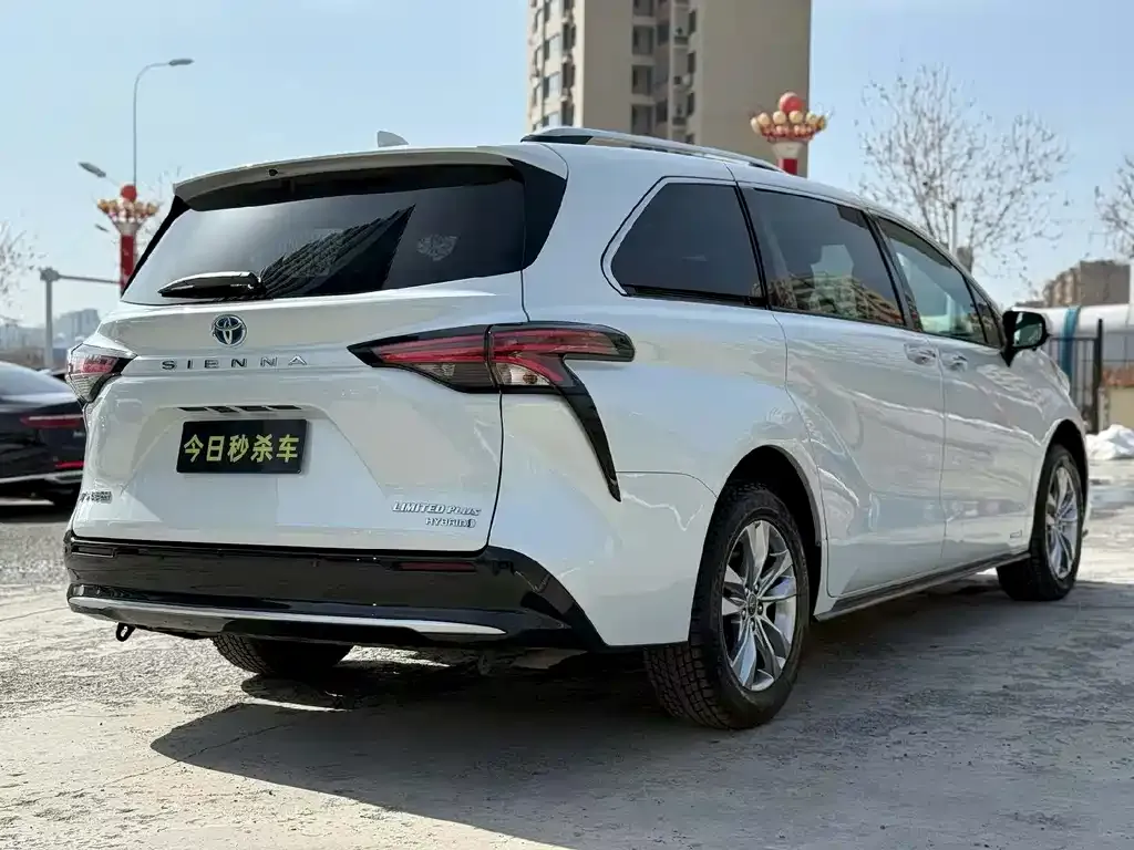 Toyota Sienna — фото 5