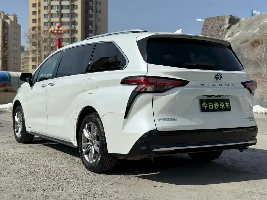 Toyota Sienna — фото 9