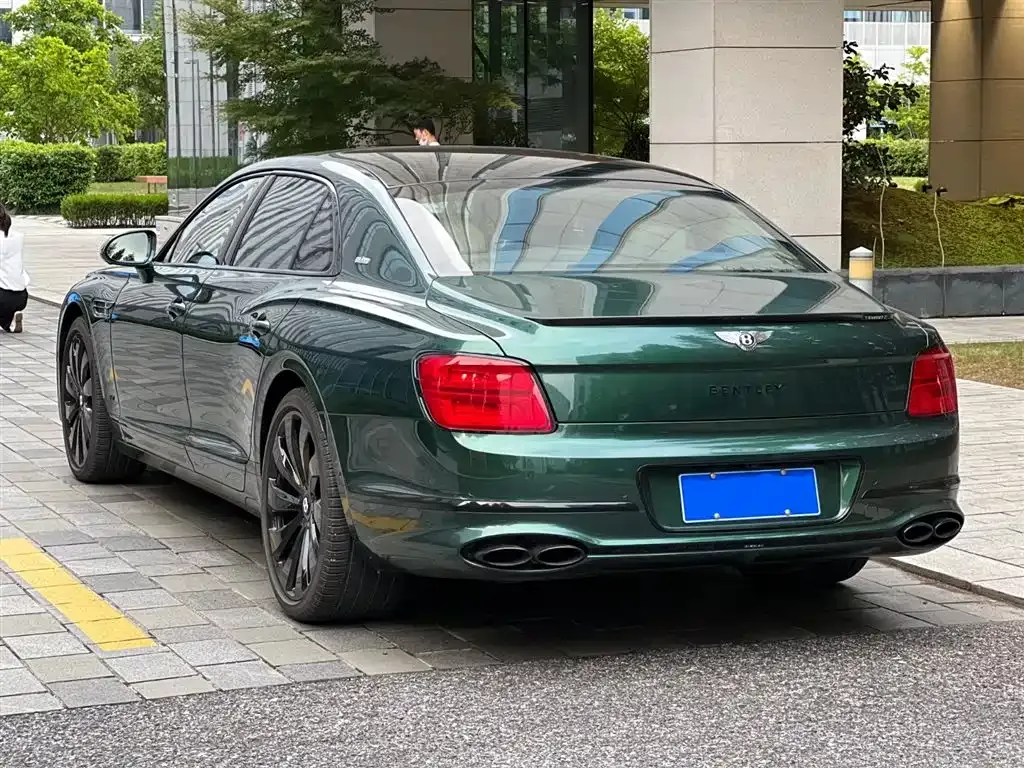 Bentley Flying Spur — фото 4