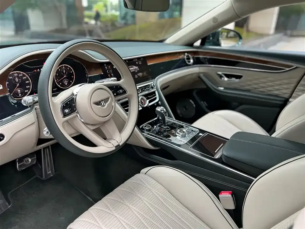 Bentley Flying Spur — фото 3