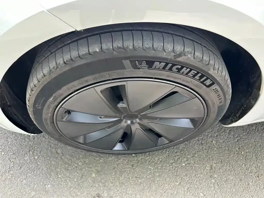Tesla Model 3 — фото 6