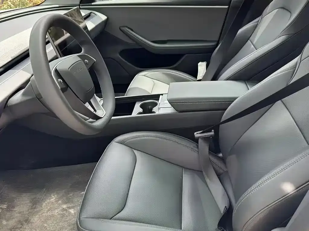 Tesla Model 3 — фото 9