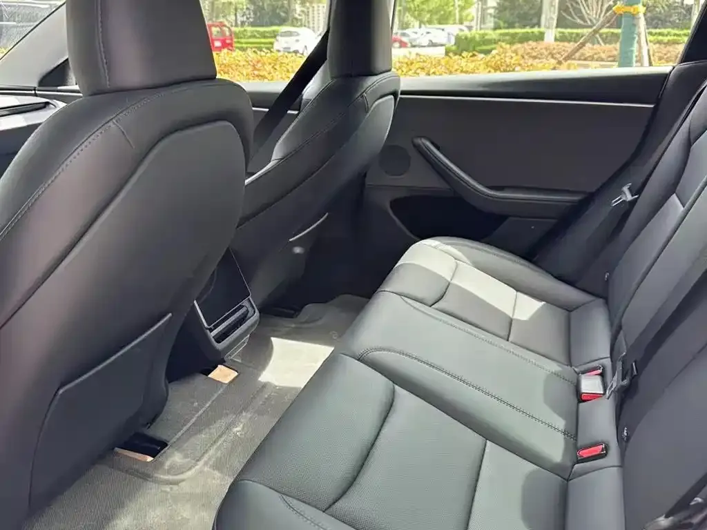 Tesla Model 3 — фото 3