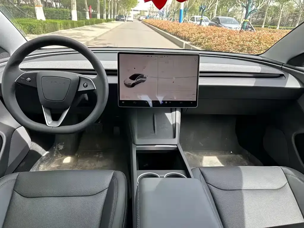Tesla Model 3 — фото 5