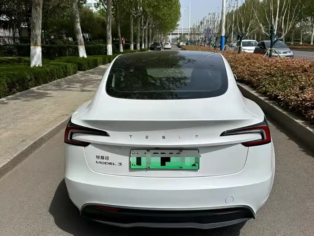 Tesla Model 3 — фото 4