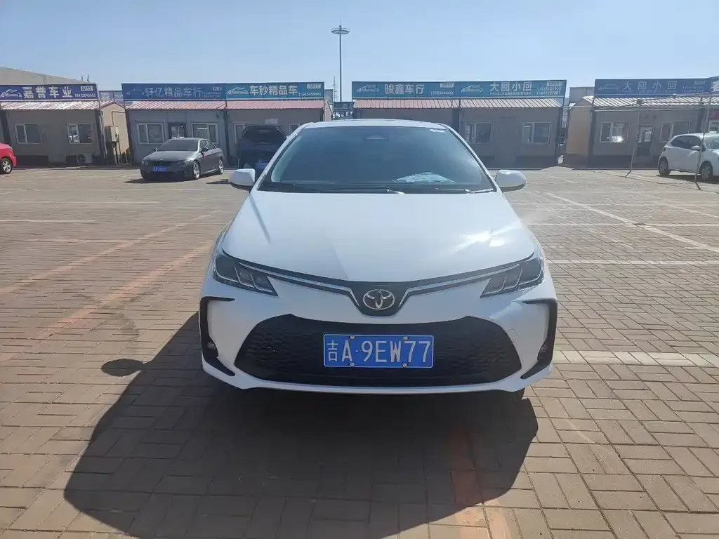 Toyota Corolla — фото 1