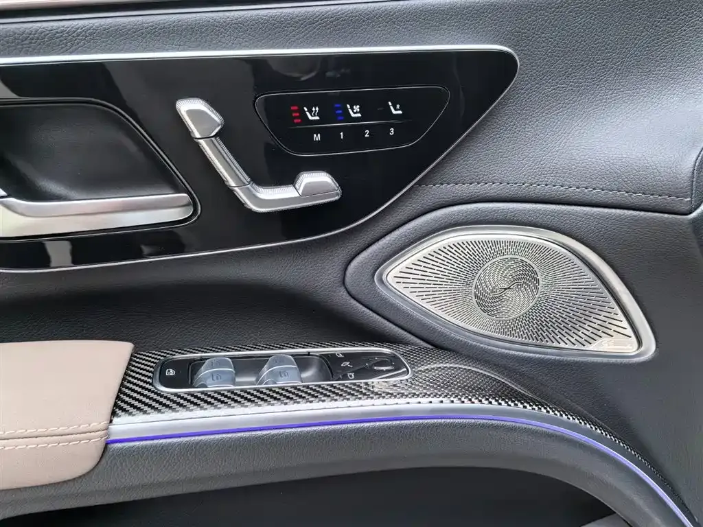 Mercedes-Benz EQS AMG — фото 8