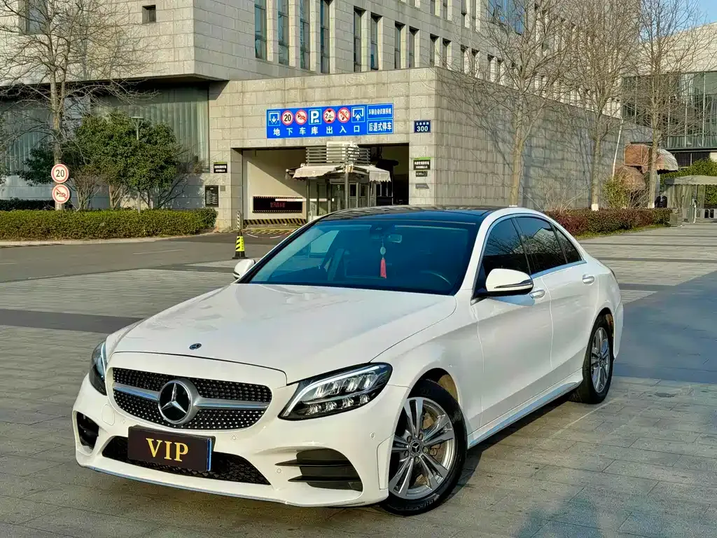 Mercedes-Benz C-Class — фото 1