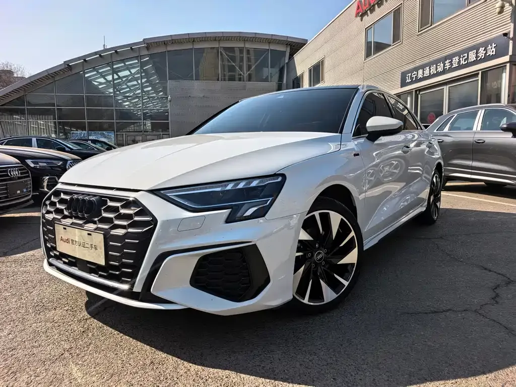 Audi A3 — фото 1