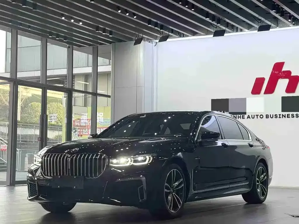 BMW 7 Series — фото 1