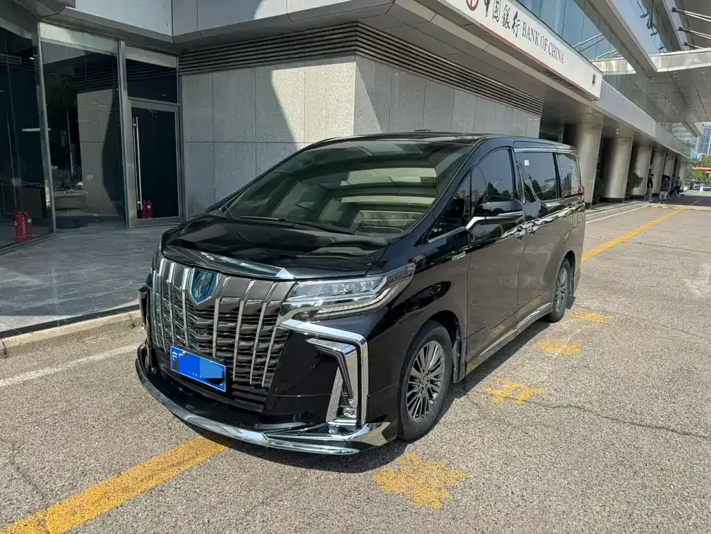 Toyota Alphard — фото 5