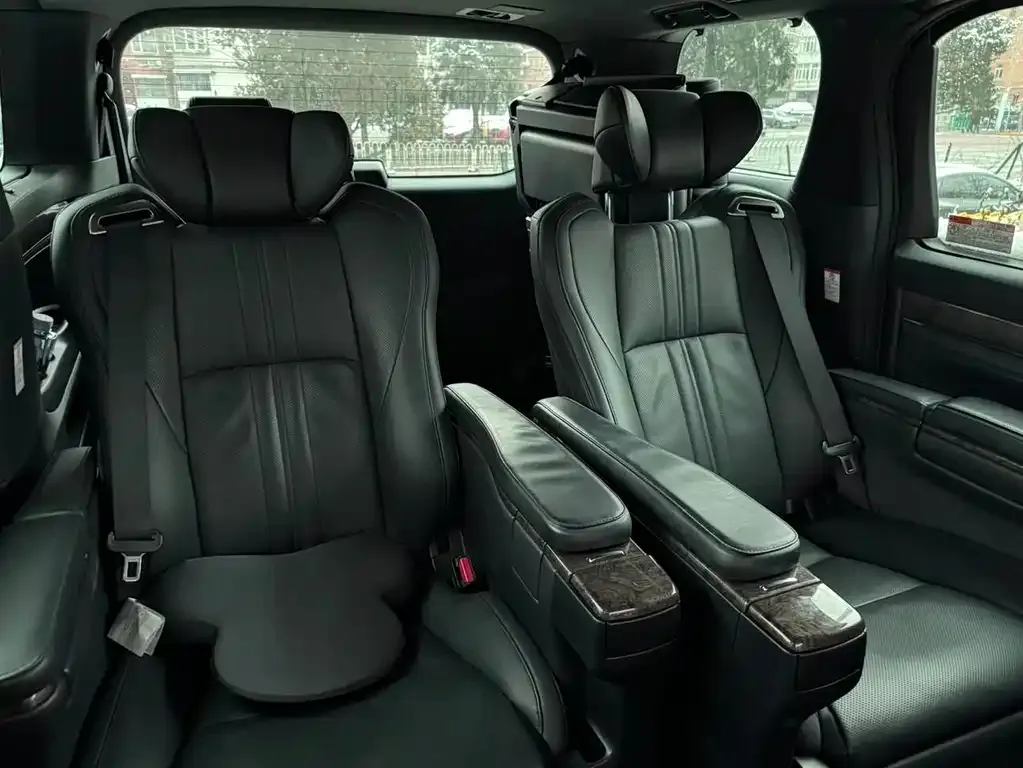 Toyota Alphard — фото 4