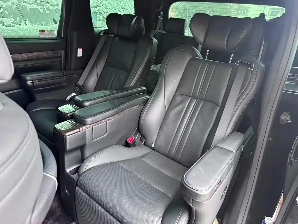 Toyota Alphard — фото 3
