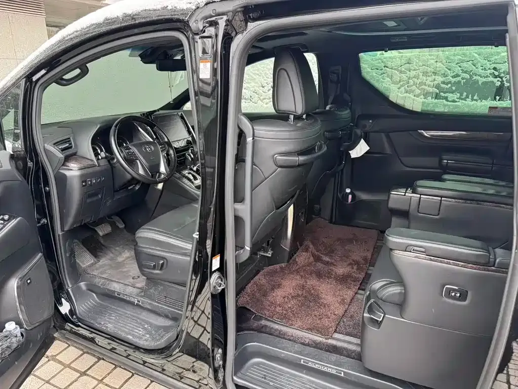 Toyota Alphard — фото 8