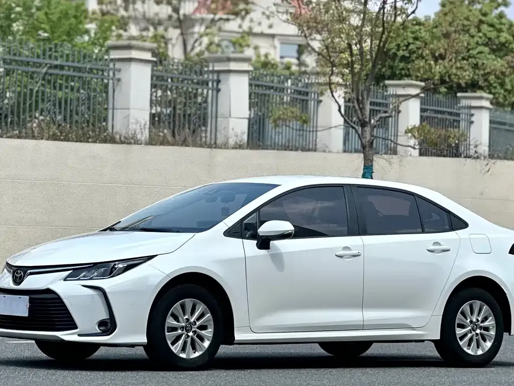 Toyota Corolla — фото 1