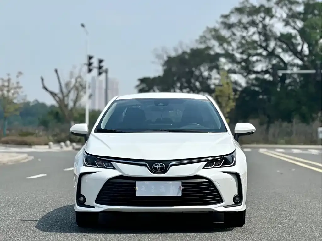 Toyota Corolla — фото 4