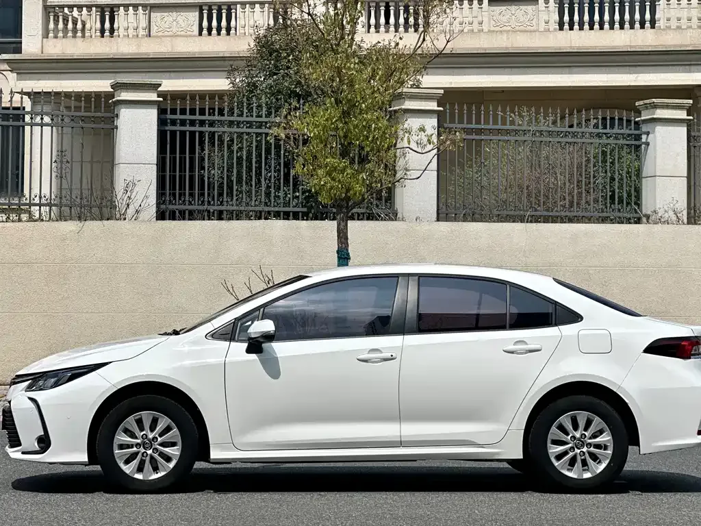 Toyota Corolla — фото 3