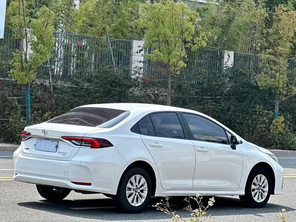 Toyota Corolla — фото 6