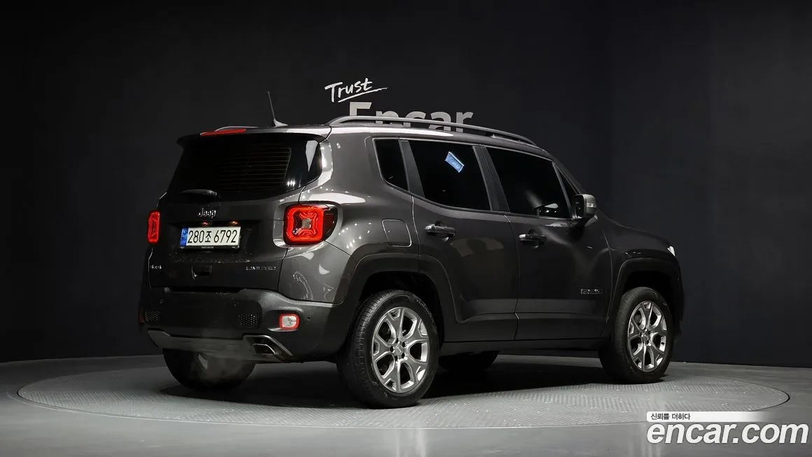 Jeep Renegade — фото 2