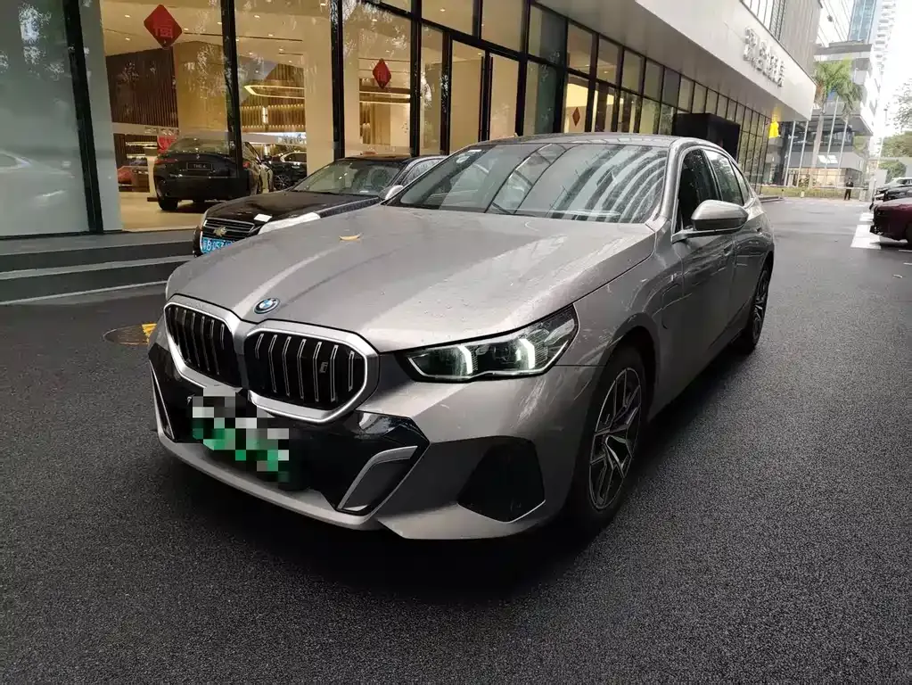 BMW i5 — фото 1