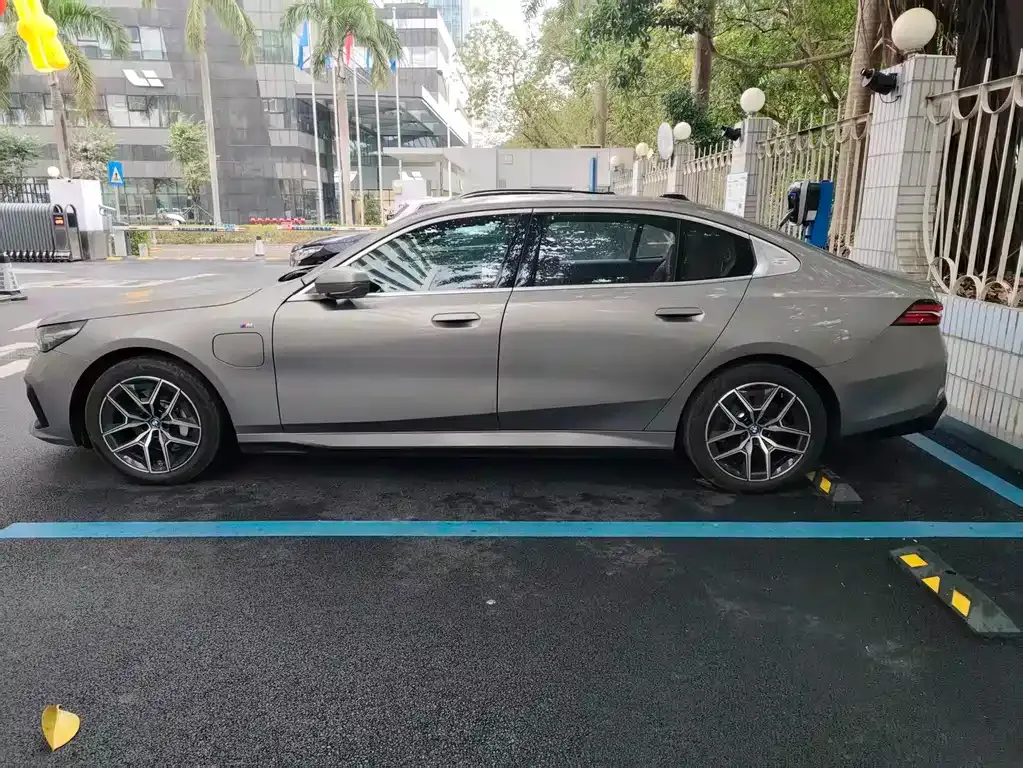 BMW i5 — фото 4