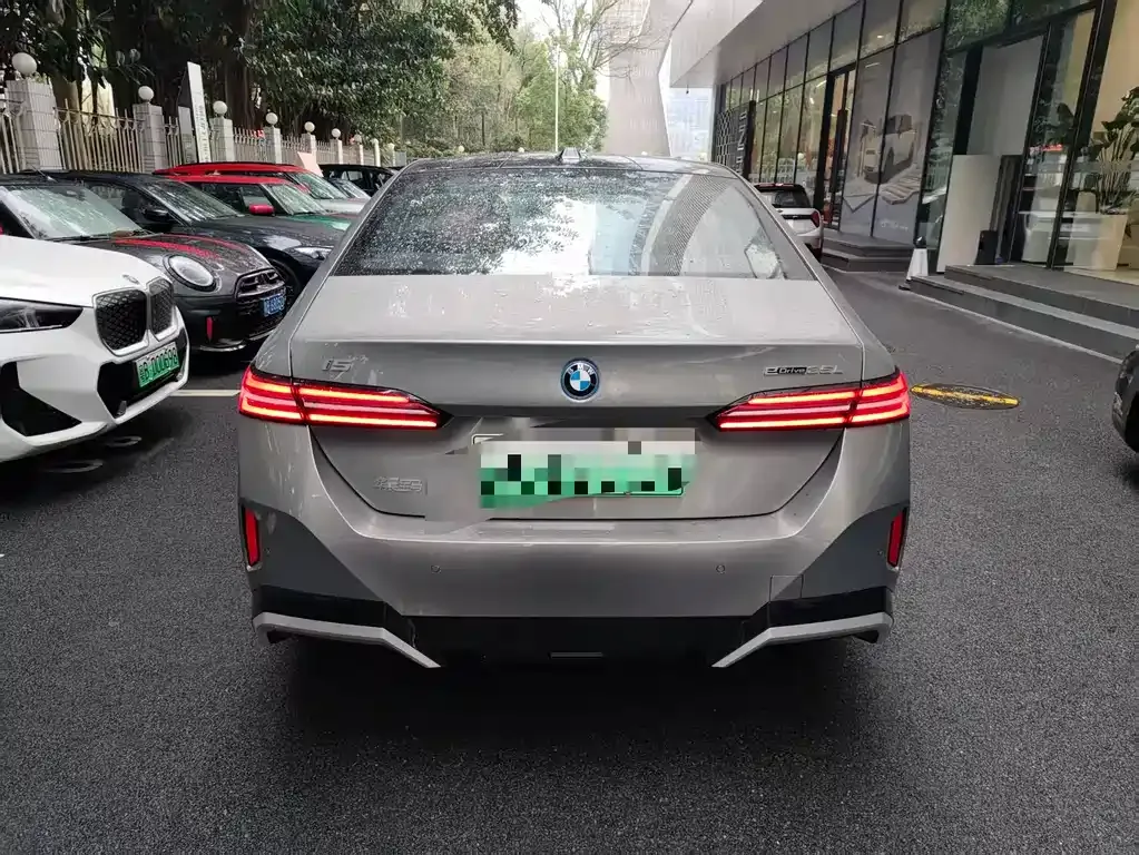 BMW i5 — фото 8
