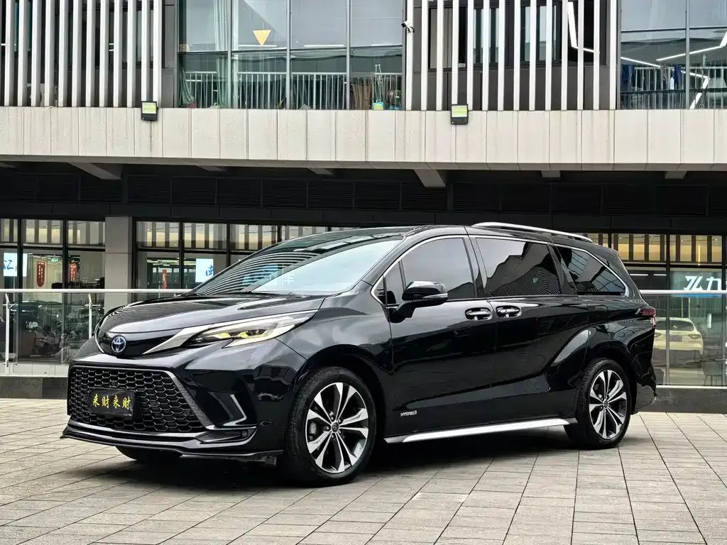 Toyota Granvia — фото 1