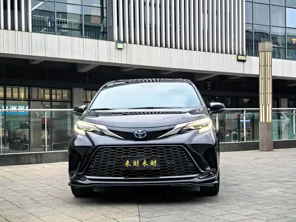 Toyota Granvia — фото 2
