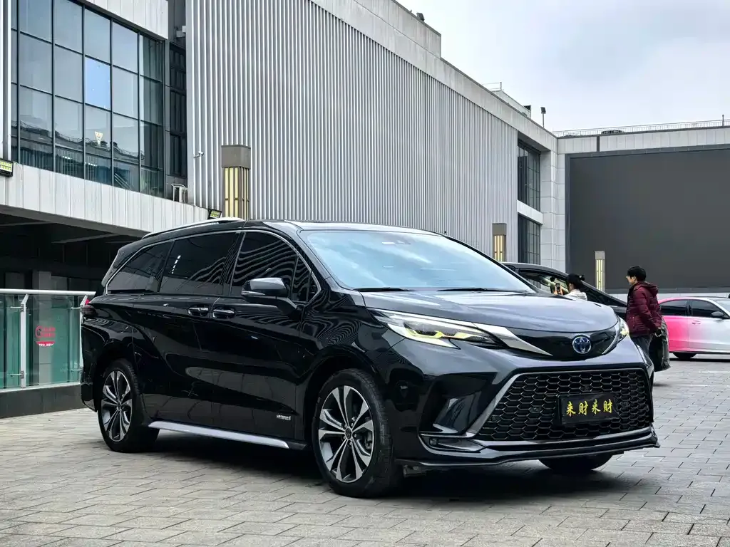 Toyota Granvia — фото 7
