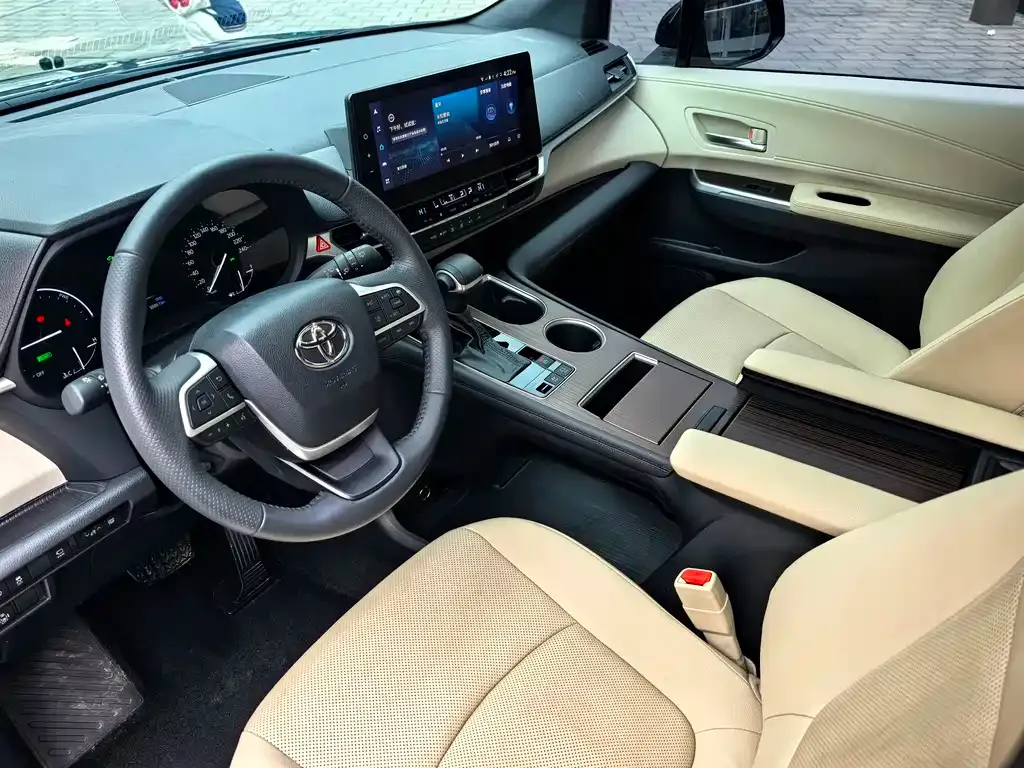 Toyota Granvia — фото 10