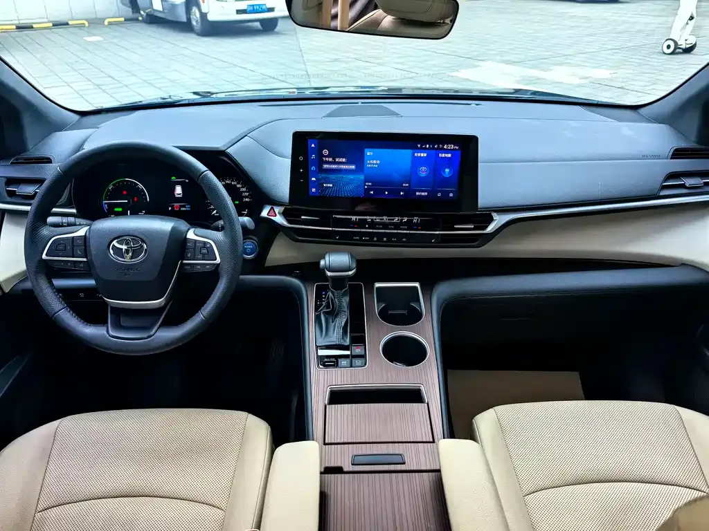 Toyota Granvia — фото 8