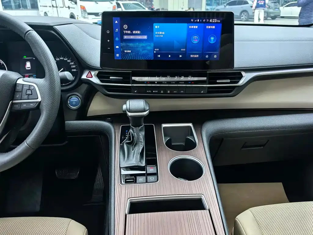 Toyota Granvia — фото 9