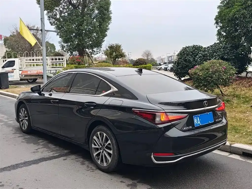 Lexus ES — фото 8