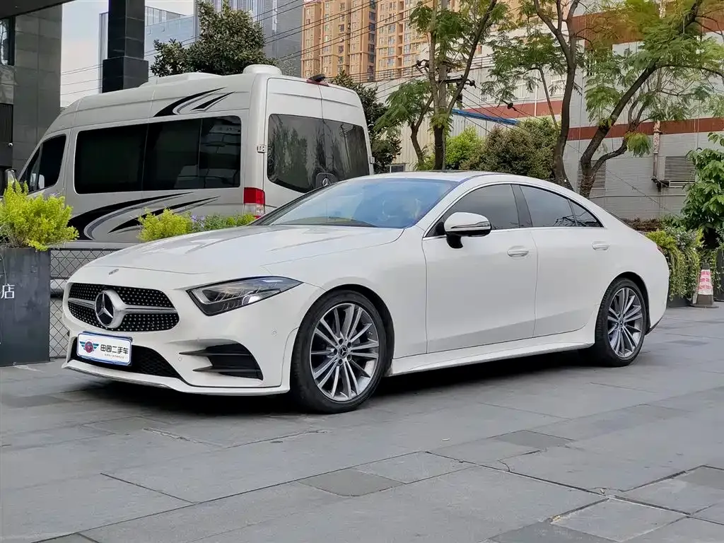 Mercedes-Benz CLS — фото 1