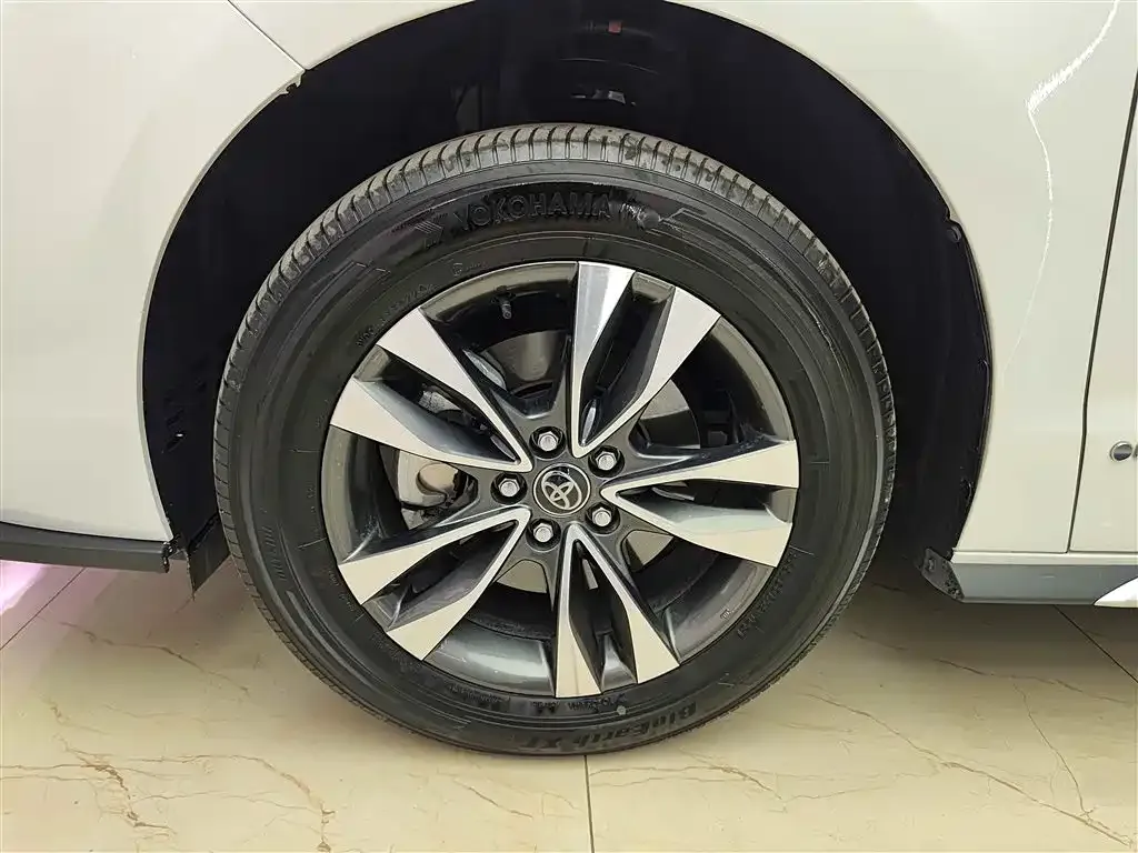 Toyota Granvia — фото 10